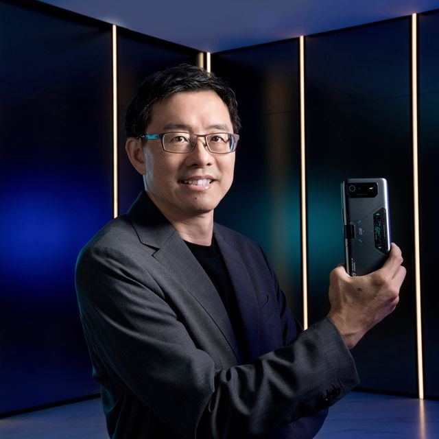 S.y. Hsu Presents the Rog Phone 6 D Ultimate R